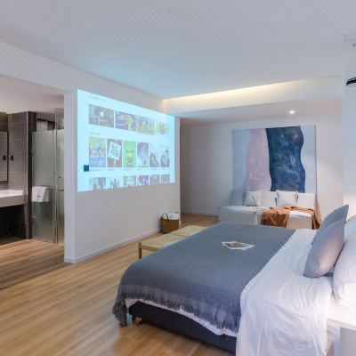 设计师轻奢影音大床房