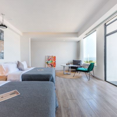 设计师轻奢微海四人间