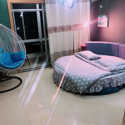 风情蜜月圆床房