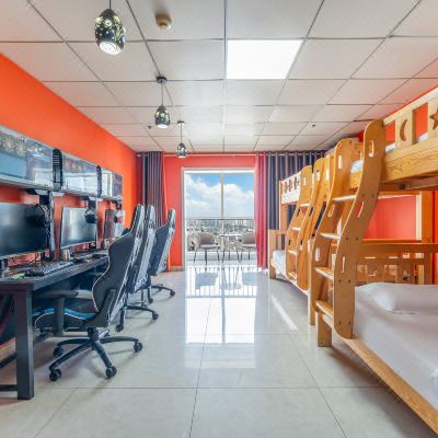 联盟电竞三人间[3070显卡+i7处理器+2K曲面屏]