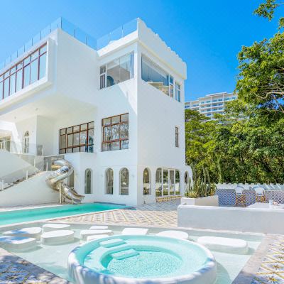 （私家滑梯泳池+会议厅+全套房+KTV+自动麻将+炭烤+自助厨房）·10房轰趴别墅