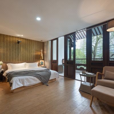 河畔优享大床房