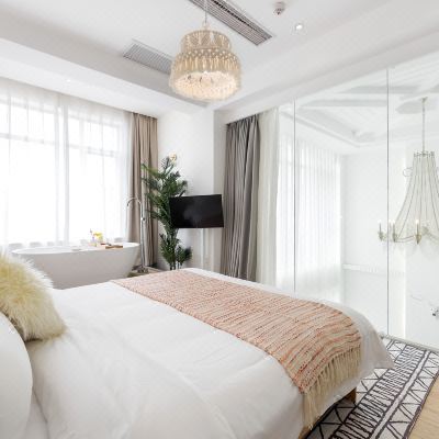 木木里-柚黄清新浴缸大床房