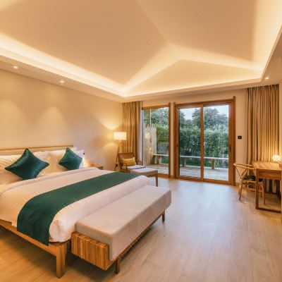 丛林花舍庭院大床房