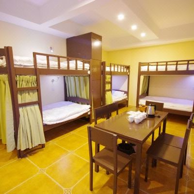 八人间(床位)(公共卫浴)