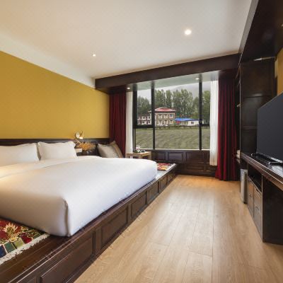 雅稞豪华榻榻米阳台大床房