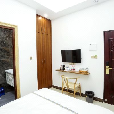 鸟语花香大床房