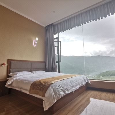 豪华田园风景大床房