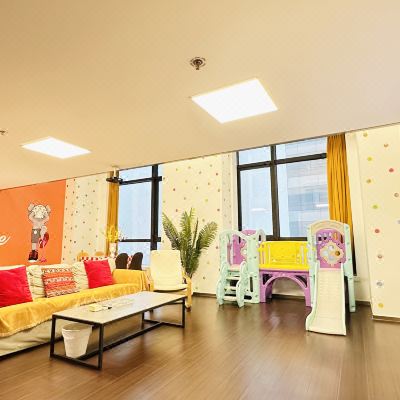 良栖-小滑梯loft麻将投影4床套房