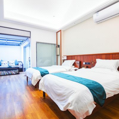 豪华阳光双床房