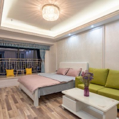 法式浪漫主题大床房