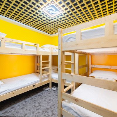 六人间(床位)(公共卫浴)(无窗)