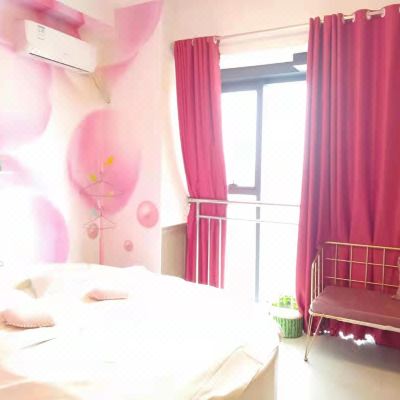 巨幕观影圆床房