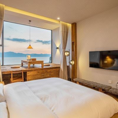 归山·湖景大床房