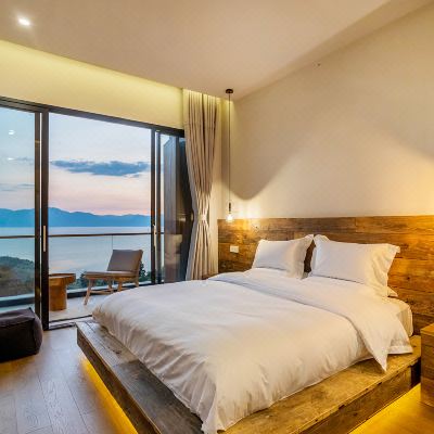 归云·湖景大床房