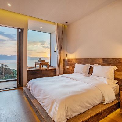 见云·湖景大床房