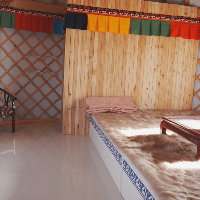 蒙古包榻榻米同学房