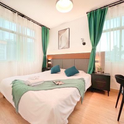 边海投影大床房