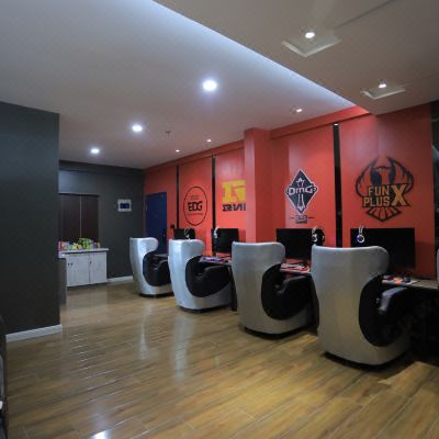 电竞五人开黑房