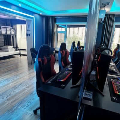 电竞棋牌四人间[i7 9700K+RTX2070S+华硕玩家国度144Hz/泰坦165Hz]