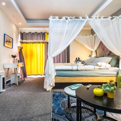 霓裳大床房投影议房