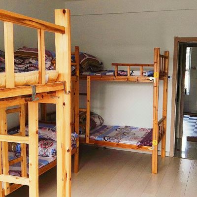 女生6人间(床位)(公共卫浴)