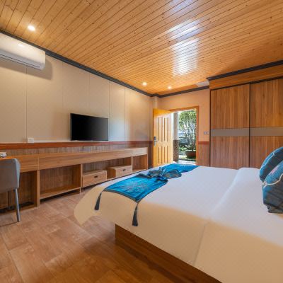 德居舒适大床房