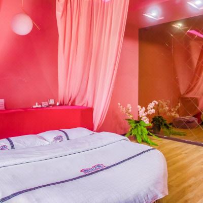 现代主题风格大圆床单间