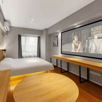 豪华商务巨幕大床房