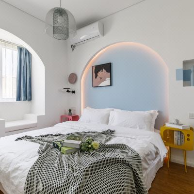 精致花颜月貌巨幕大床房