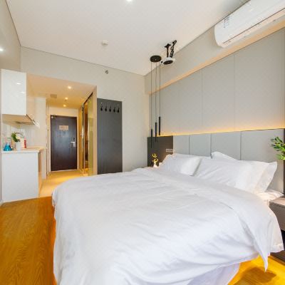 商务巨幕大床房