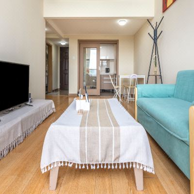 雅致大床房（中低层带阳台）