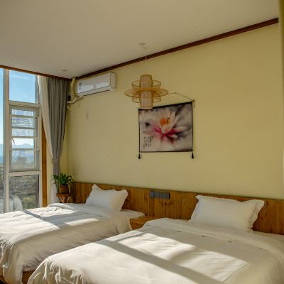 品悦湖景双床房