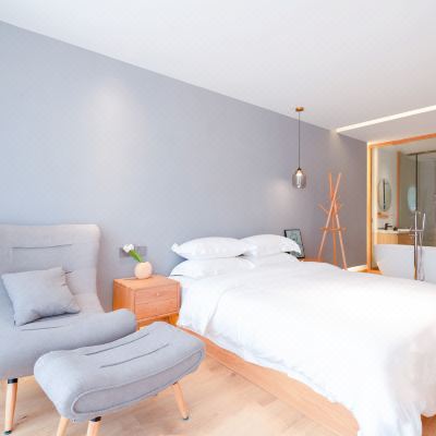 山景阳台浴缸大床房·丹枫