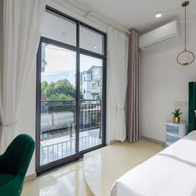 复古梦露系列大床房-INS东湖园景