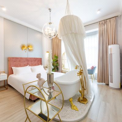 樱念泡池大床房-INS东湖园景