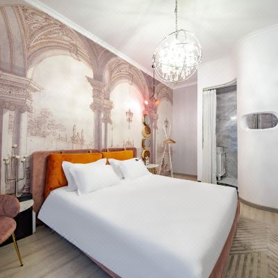 天空之城豪华大床房-INS东湖园景