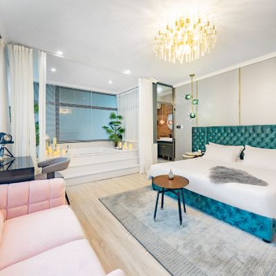 湖光水月泡池大床房-INS东湖园景