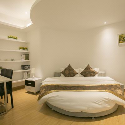 浪漫情侣圆床房