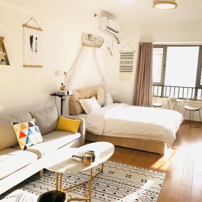 暖阳·温馨私享影院大床房(无线投屏)