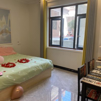 带洗衣机大床房101号房