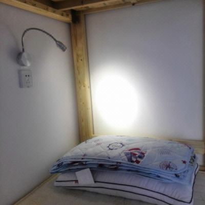 女生六人床位间(公共卫浴)