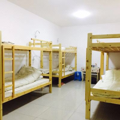 男生八人床位间(公共卫浴)