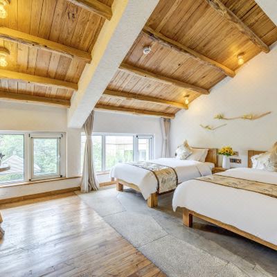 风致斜顶标准间