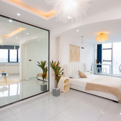 ins流白高清投影大床房