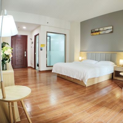 轻奢浪漫大床房（阳台+洗衣机）