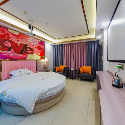 浪漫投影圆床房