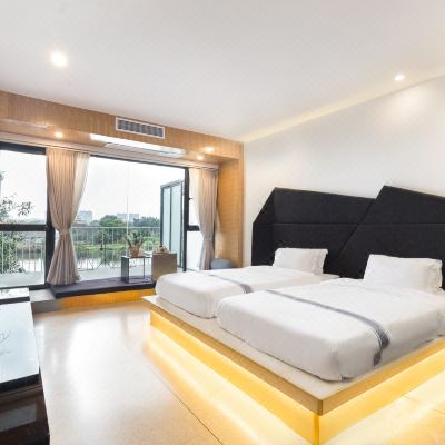 白鹭·湖畔全景双床房（带阳台）