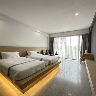 精致湖景双床房