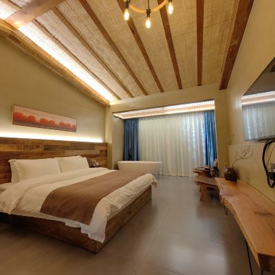 山景浴缸大床房